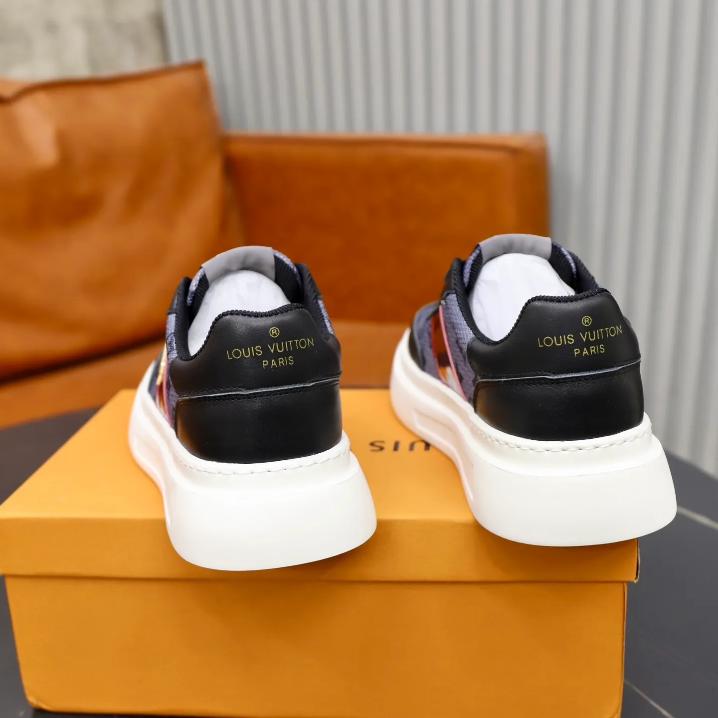 Ex-factory price: 420💰🙅‍♂️🙅‍♂️🙅‍♂️ Brand: LV Louis Vuitton Standard code: 38-44 (45 customized) Grade: Same as the official website Material: Original cowhide splicing fabric Comfortable cowhide lining Increased lightness, wear-resistant and soft outsole Style category: Men's fashionable casual shoes Running sneakers Distinguished luxury brand elements Top luxury Color: actual picture color